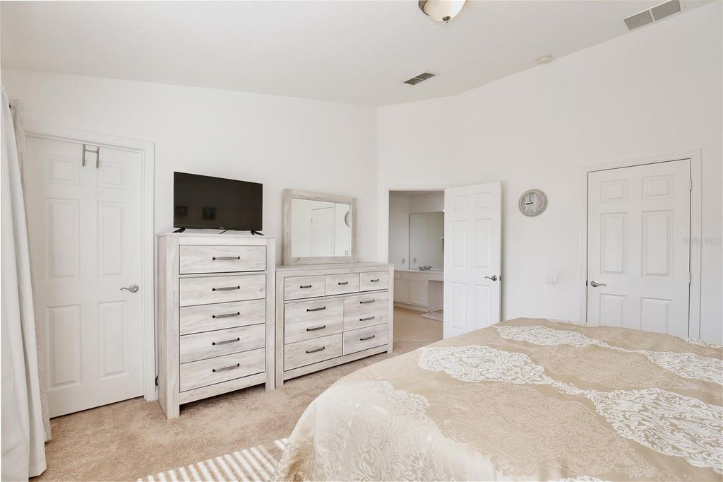 Image 12 of property listing at 15132 WINDMILL HARBOR COURT, Orlando, FL 32828