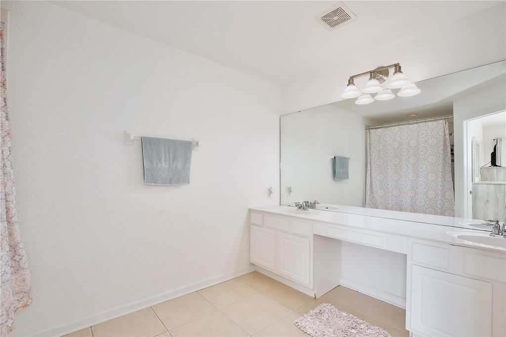 Image 13 of property listing at 15132 WINDMILL HARBOR COURT, Orlando, FL 32828