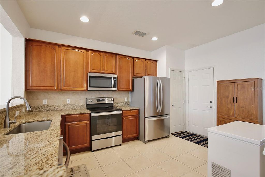 Image 8 of property listing at 15132 WINDMILL HARBOR COURT, Orlando, FL 32828