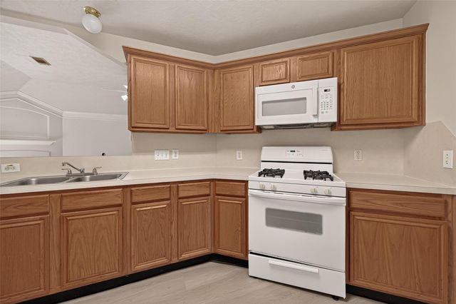 9202 Desirable Drive, La Porte, TX 77571