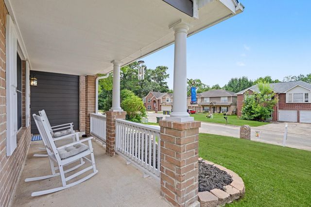 283 Indian Falls S, Montgomery, TX 77316
