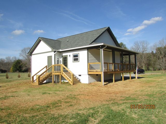 155 Waldorf Place, Hayesville, NC 28904