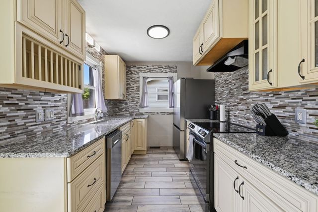 8125 E Indianapolis St, Wichita, KS 67207