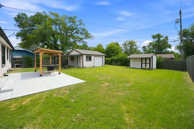 8125 E Indianapolis St, Wichita, KS 67207