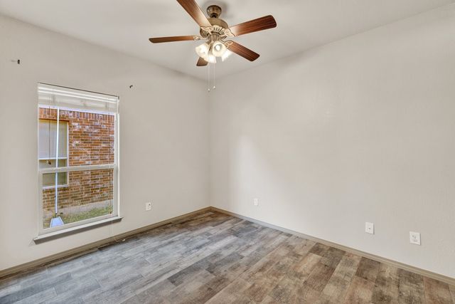 10913 Middleglen Road, Fort Worth, TX 76052