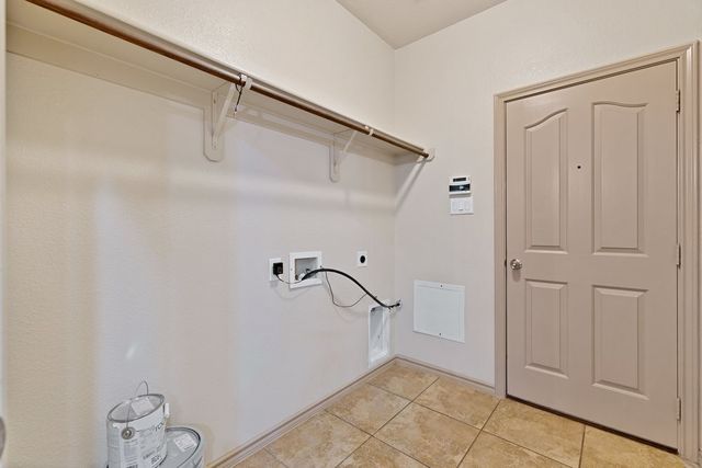 10913 Middleglen Road, Fort Worth, TX 76052