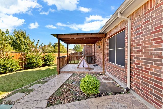 10913 Middleglen Road, Fort Worth, TX 76052