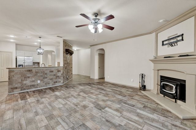 10913 Middleglen Road, Fort Worth, TX 76052