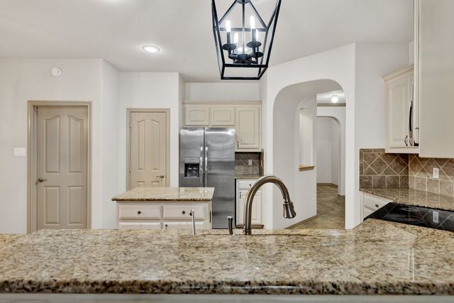 10913 Middleglen Road, Fort Worth, TX 76052