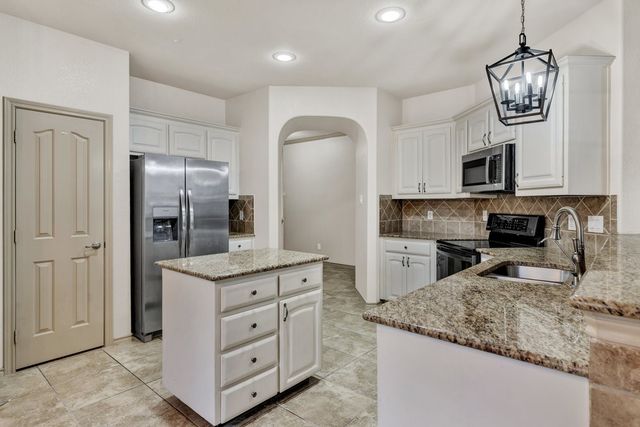 10913 Middleglen Road, Fort Worth, TX 76052