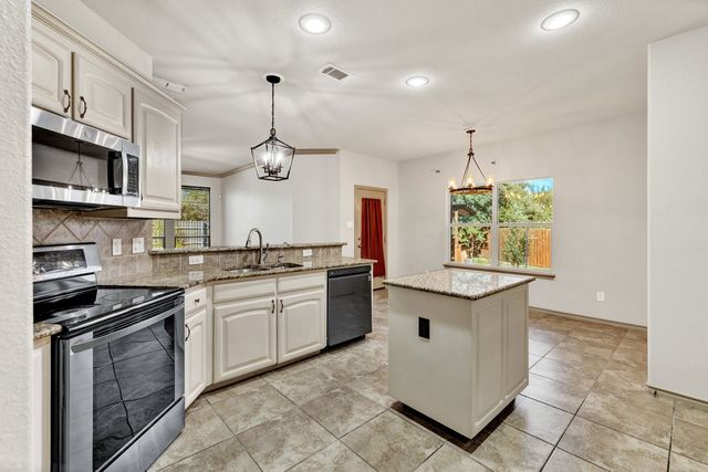 10913 Middleglen Road, Fort Worth, TX 76052