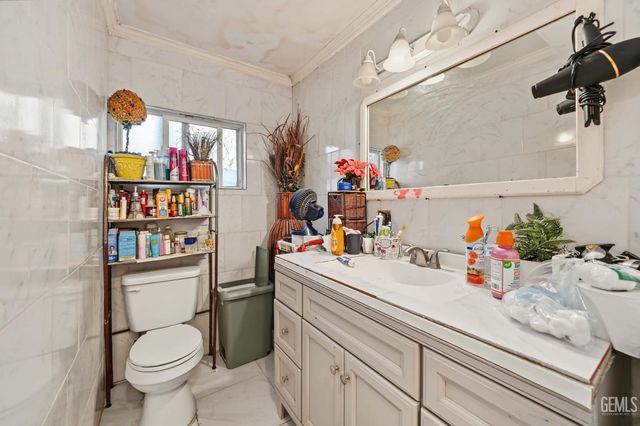 619 Fairfax Road, Bakersfield, CA 93306