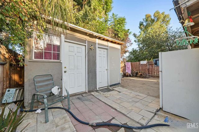 619 Fairfax Road, Bakersfield, CA 93306