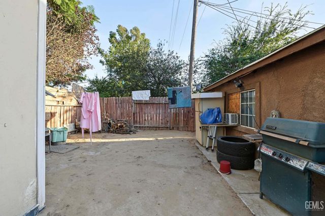619 Fairfax Road, Bakersfield, CA 93306