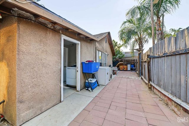 619 Fairfax Road, Bakersfield, CA 93306