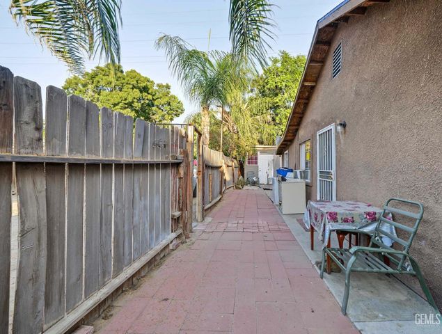 619 Fairfax Road, Bakersfield, CA 93306