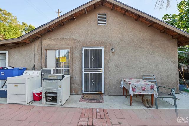 619 Fairfax Road, Bakersfield, CA 93306