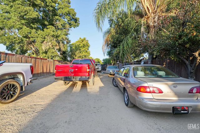 619 Fairfax Road, Bakersfield, CA 93306
