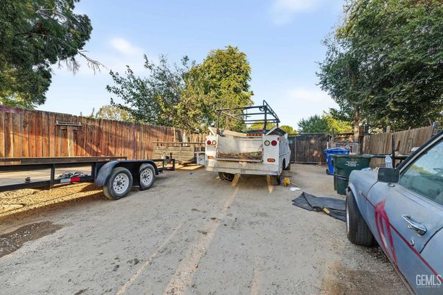 619 Fairfax Road, Bakersfield, CA 93306