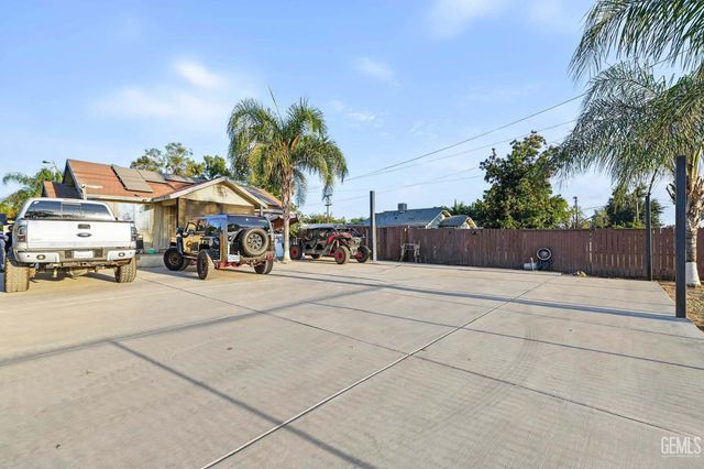 619 Fairfax Road, Bakersfield, CA 93306