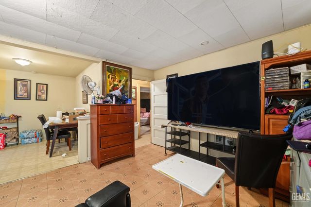 619 Fairfax Road, Bakersfield, CA 93306