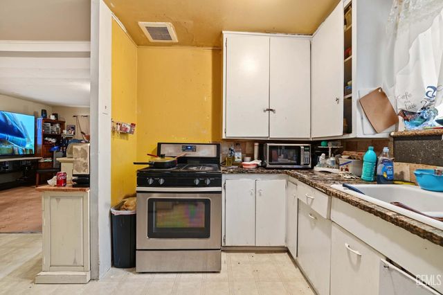 619 Fairfax Road, Bakersfield, CA 93306