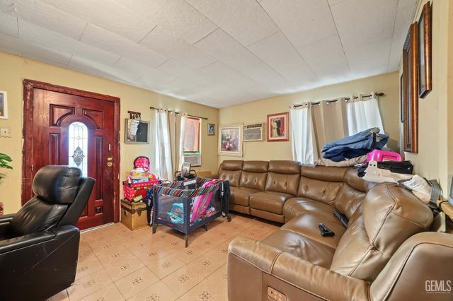 619 Fairfax Road, Bakersfield, CA 93306