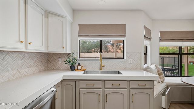 2553 E INDIGO BRUSH Road, Phoenix, AZ 85048