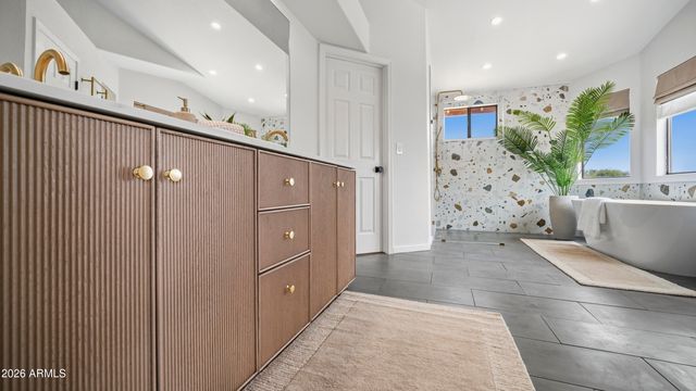 2553 E INDIGO BRUSH Road, Phoenix, AZ 85048