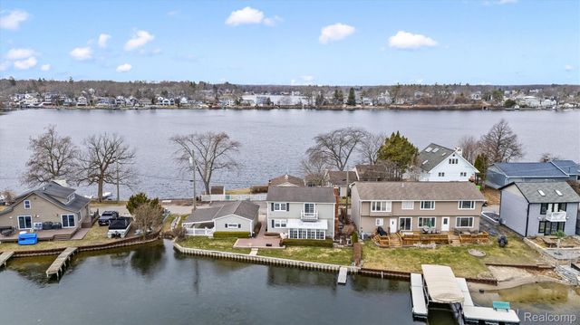 231 O'connor Street, Lake Orion Village, MI 48362