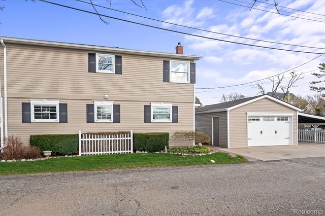 231 O'connor Street, Lake Orion Village, MI 48362