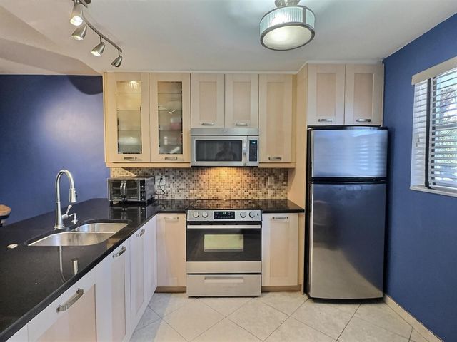 3150 Holiday Springs Boulevard 8-204, Margate, FL 33063