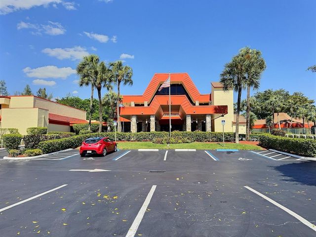 3150 Holiday Springs Boulevard 8-204, Margate, FL 33063