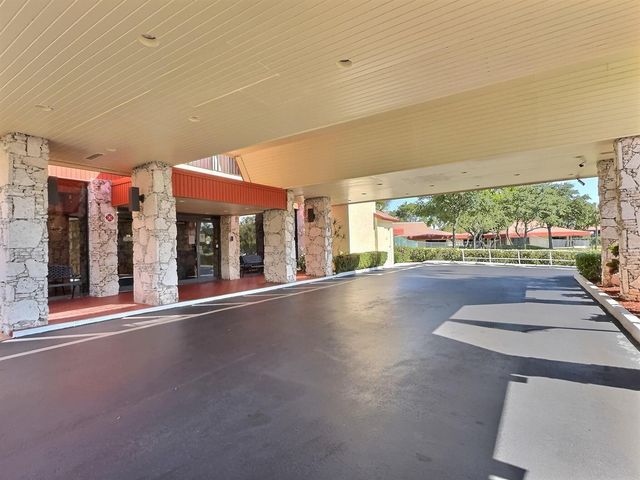 3150 Holiday Springs Boulevard 8-204, Margate, FL 33063