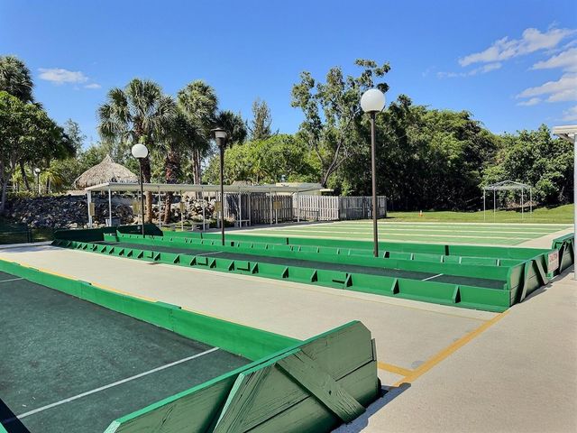 3150 Holiday Springs Boulevard 8-204, Margate, FL 33063