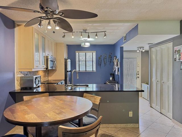 3150 Holiday Springs Boulevard 8-204, Margate, FL 33063