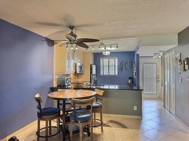 3150 Holiday Springs Boulevard 8-204, Margate, FL 33063