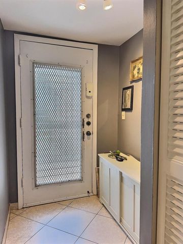 3150 Holiday Springs Boulevard 8-204, Margate, FL 33063