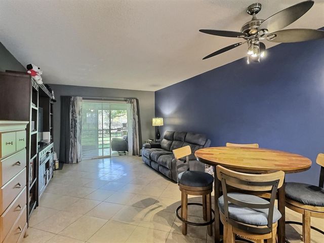 3150 Holiday Springs Boulevard 8-204, Margate, FL 33063