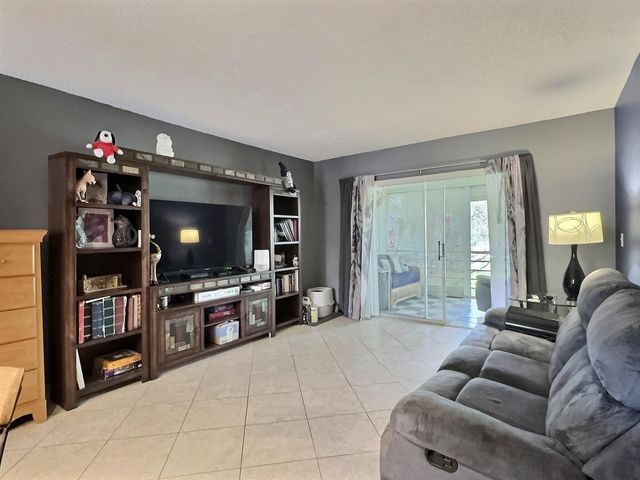 3150 Holiday Springs Boulevard 8-204, Margate, FL 33063
