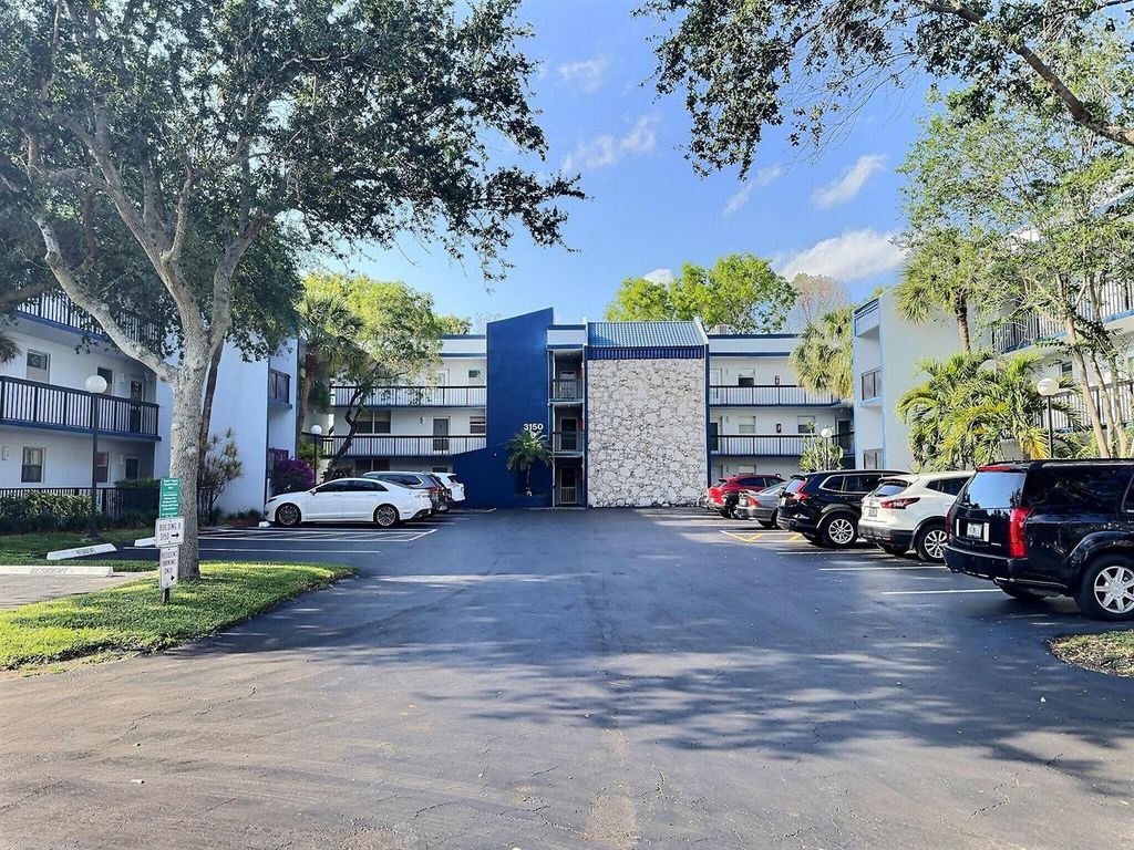 3150 Holiday Springs Boulevard 8-204, Margate, FL 33063