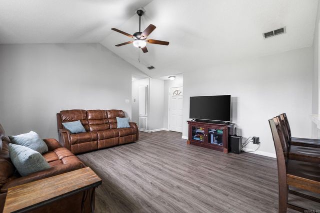 365 Crossroads Cove, Ward, AR 72176