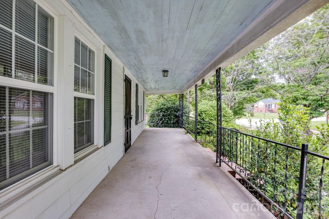 315 W Blakeney Street, Pageland, SC 29728