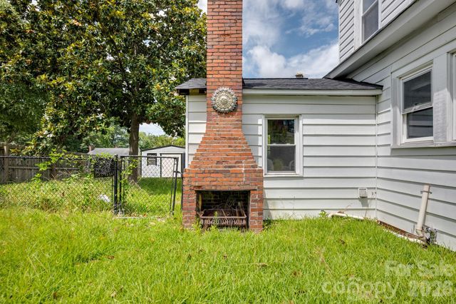 315 W Blakeney Street, Pageland, SC 29728