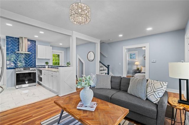 1219 S Glenwood Street, Independence, MO 64052