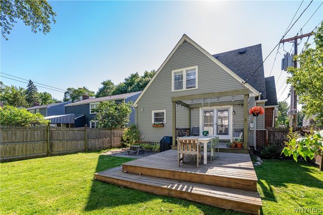 214 Roycroft Boulevard, Amherst, NY 14226