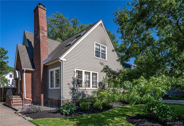 214 Roycroft Boulevard, Amherst, NY 14226