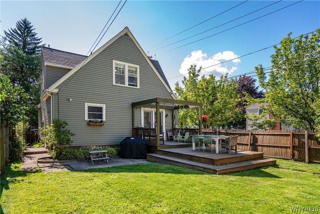 214 Roycroft Boulevard, Amherst, NY 14226