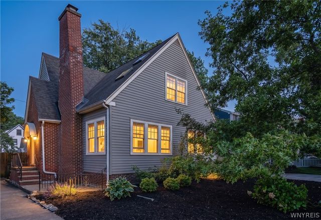 214 Roycroft Boulevard, Amherst, NY 14226