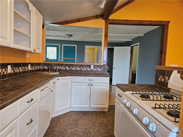 9164 State Route 5 And 20, West Bloomfield, NY 14469